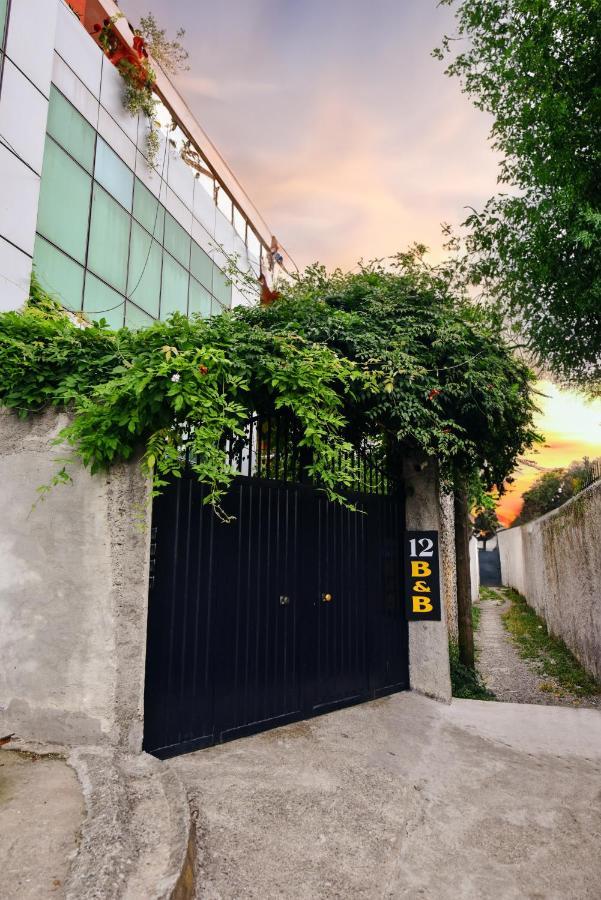 12 B&B Shkodër Exterior foto